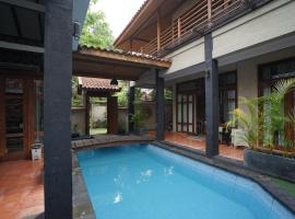 Patria Villa With Private Pool Near Hyatt, golfový hotel v destinaci Beran-kidul