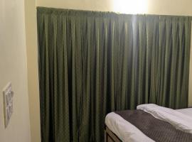 De Anmol Suites, hotel v destinaci Nāmkom