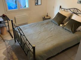 Chambre zen, Hotel in Saint-Médard-de-Guizières