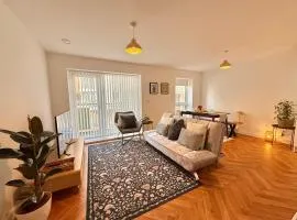 Issara Apartments 41 - Great location & Private Parking