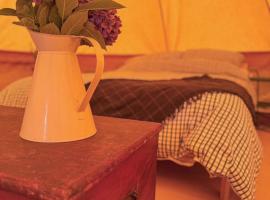 Furnished Bell Tent 4, camping de lujo en St Austell