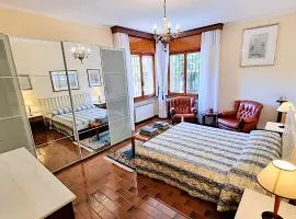 Appartamento in Villa Iris, con Patio ad Uso Esclusivo, Parcheggio Privato in Giardino, in Centro Città