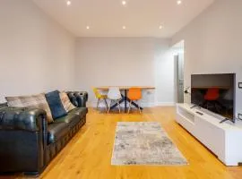 Lovely Central Brentwood Flat