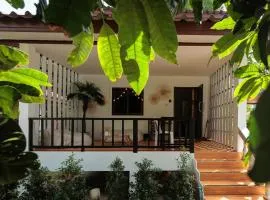 Charming House - Peaceful Garden Retreat - 2mn ZenBeach - Srithanu Center