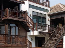 Akara House Sukhothai - Luxury Riverside Residence, lyxhotell i Sukhothai