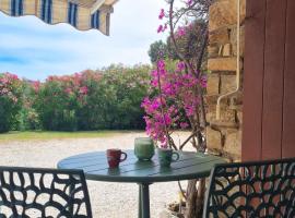 Studio cosy à 200m de la plage Parking & Wi-Fi, hotel in Bormes-les-Mimosas