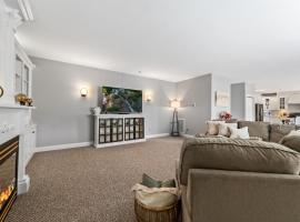 Penthouse Suite Right in the Heart of Downtown - Trackside，位于蓝岭的酒店