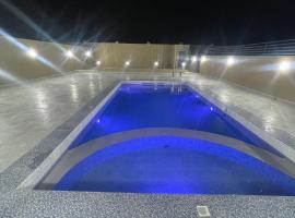 نزل نسيم الحمراء - nseem alhamra inn, κατάλυμα σε φάρμα σε Al Ḩamrāʼ