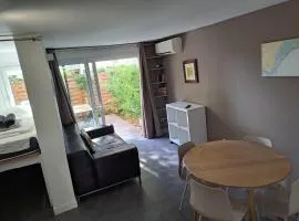 Hameau du Puech, rez-de-jardin avec parking et clim