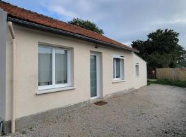 petite maison 3km de la mer, hotel a Ozeville