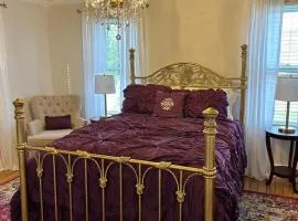 Historic Downtown-families & groups! ADA approved