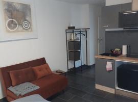 Einzelappartement im Neubau mit Kochnische nähe Legoland, hotel a Waldstetten
