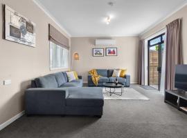 Charming 3 Bedroom Family Home Pet Friendly، فندق في هاميلتون