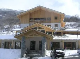 Holiday home with hot tub and pool