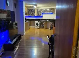 Modern 2 Bedroom Apartment Unbeatable City Centre Location!
