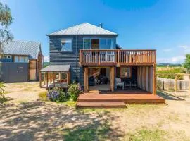 Lakefront Cottage - Lake Taupo Holiday Home