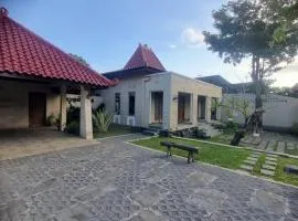 Vila Pribadi di Klaten - 3 Kamar Tidur - Pendopo & Dapur