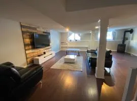 1Bed Cozy Retreat & Spacious Lounge