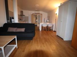 Appartement avec terrasse a deux pas des thermes, hotel v destinaci Bourbon-lʼArchambault