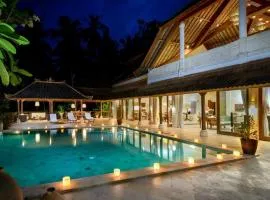 Luxury Villa with Pool, Yoga, Jungle activities & Surf near Balian Beach