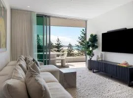 Beachfront Escape Kirra Ocean views Sleeps 6