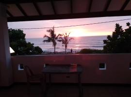 Akira Beach Hotel, hotel v destinaci Moratuwa