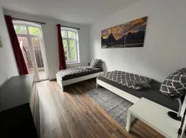 Möblierte Wohnung mit ruhiger Terrasse in bester Lage für Feriengäste und beruflich Reisende AW12A-I