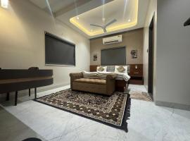 Hotel Sundarai Lodging, hotel a Jāmkhed