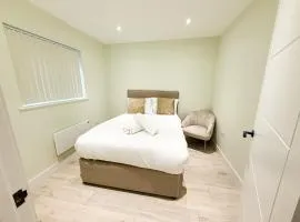 2 Bedroom Duplex's in Huntingdon - Built for Contractors & Professionals - Balcony - WiFi - Fully Equipped Kitchen - Smart TV - Ideal for Work Stays - Long Projects