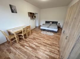 Apartmán pro 4 osoby, Kraslice, hotel v destinaci Sokolov