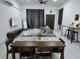 Homestay Iris Puncak Alam l Bersebelahan Hospital UiTM Puncak Alam l Teres 2 Tingkat