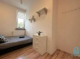 Walezy Room - Peaceful Retreat, 10 Minutes to Gdańsk Old Town & Seaside