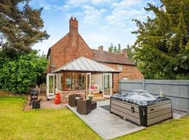 Luxury Country Escape with Hot Tub perfect for Friends and Families