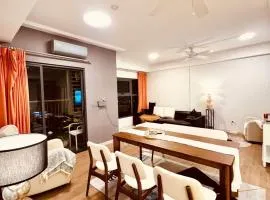 Emoi Westbay's Apt