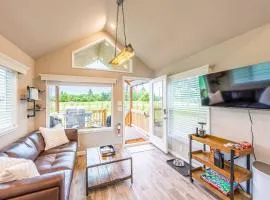Rainforest Tiny Home Retreat Industrial 26