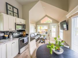 Rainforest Tiny Home Retreat Farm House, hotel v destinaci Forks