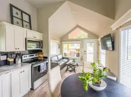 Rainforest Tiny Home Retreat Farm House