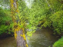 Rainforest Tiny Home Retreat Farmhouse 18