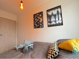 Shark Room - 3 km to Baltic Sea, hótel í Gdańsk