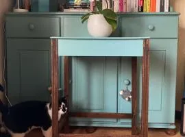 Charming Cosy Room in Little House with a Garden in Quiet Neighbourhood