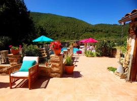 Le Mas Joyeux - Le Lys - Gite En Cévennes, hotel a Saint-Florent-sur-Auzonnet