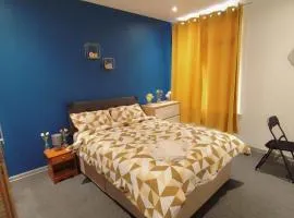 Double-Bedroom in the Heart of Eccles Manchester BH2 Perfect for Short Stays