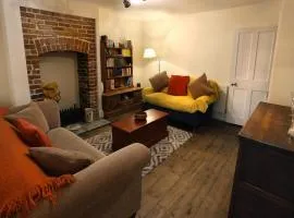 Charming 2BR Edwardian House in Market Town
