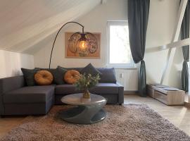 Gemütliches Mansarden-Apartment mit 2 Schlafzimmern & separater Küche, hotel in Herne