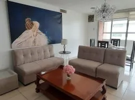 Depto de Lujo en Equipetrol en un solo piso, a 2 cuadras del Hotel Los Tajibos