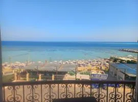 شقة فندقية على البحر مباشرا 2