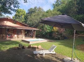Sítio com piscina, na estrada de Aldeia Velha e rio a frente da porteira, hotel v destinaci Silva Jardim