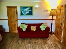 Rustic Apartment with Sea Views, ξενοδοχείο σε Freshwater East