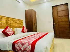 Hotel Ashram View Just 10 Minute Away Form Nizamuddin Railway Station