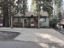 Woodland Hideaway - Stylish & Spacious, Snow Play & Hiking, EV-Friendly, Designer Interior, New Host Deal